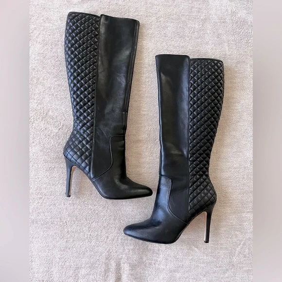 BCBG Beasly Quilted Faux Leather Boots 8M Mobwife - Picture 3 of 8